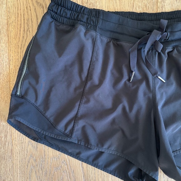 Lululemon Hotty Hot Short 2.5” Black Reflective Stripe Size 10 running training - Picture 3 of 7